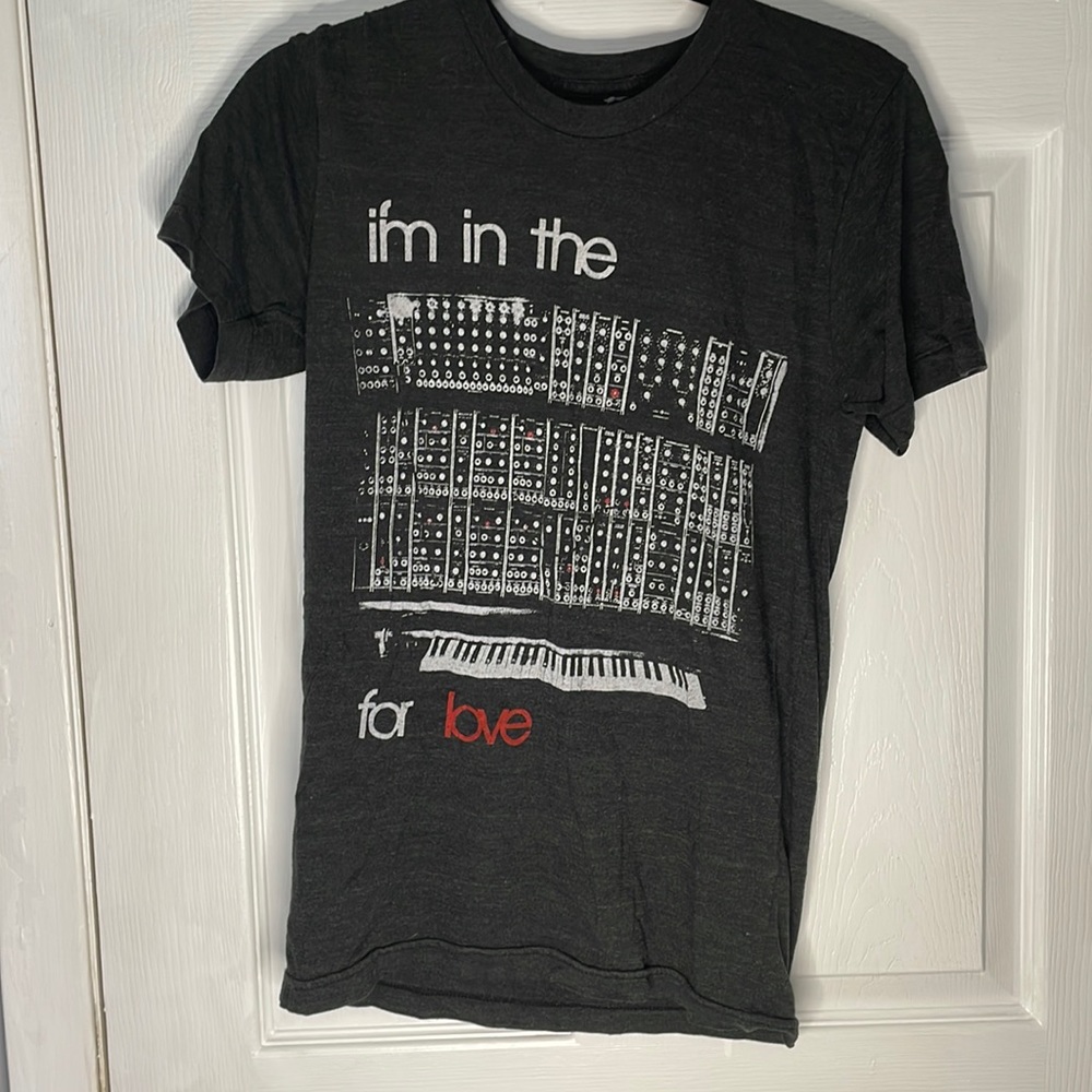 ⭐️2/$6 sale - Music love graphic shirt size Small - Picture 2 of 5